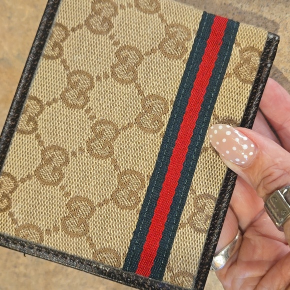 Designer Inspired Stylish Wallet - Picture 8 of 9